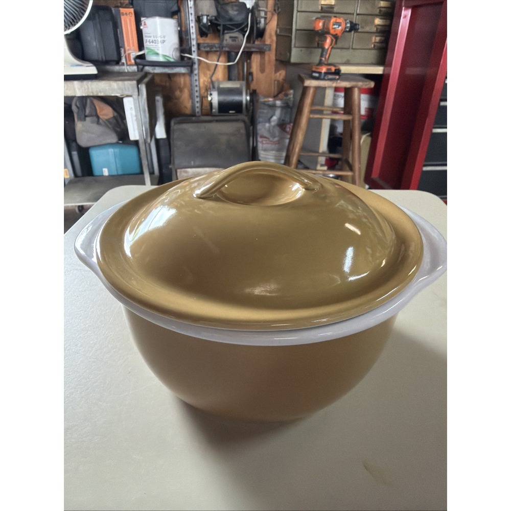 Vintage CorningWare Stoneware 1.5 Qt Round Casserole W/Lid Harvest Gold Mustard